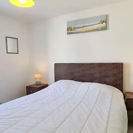 Superbe Avec Piscine Chauffee A Proximite De La *