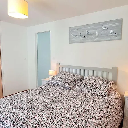 Superbe Avec Piscine Chauffee A Proximite De La *