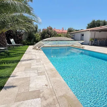 Villa Superbe Avec Piscine Chauffee A Proximite De La *