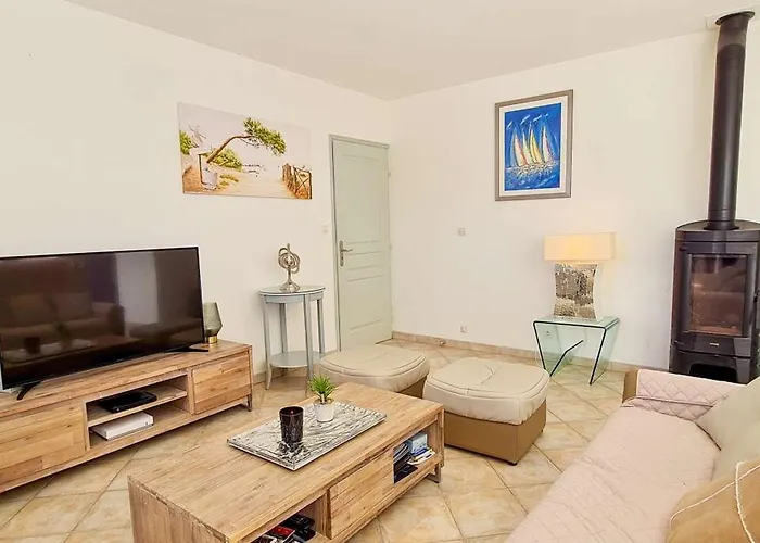 Superbe Avec Piscine Chauffée à Proximité De La