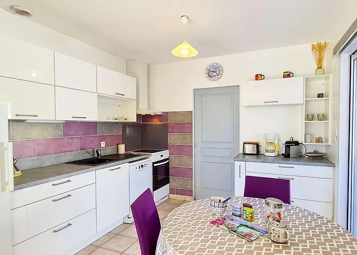 Villa Superbe Avec Piscine Chauffée à Proximité De La *