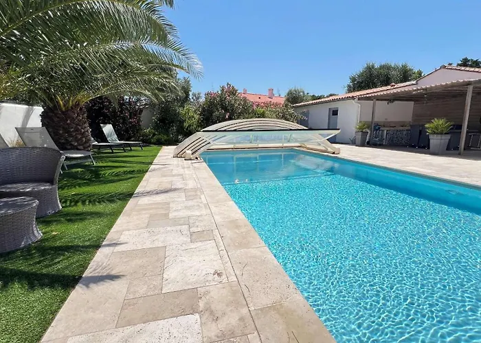 Villa Superbe Avec Piscine Chauffée à Proximité De La *